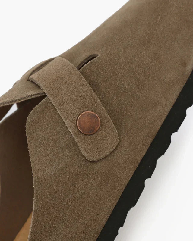 Old Money Wildleder Clogs – Eleganter Komfort