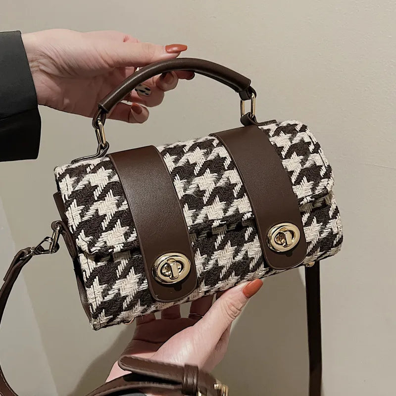 Strukturierte Hahnentritt-Tasche – Old-Money Eleganz
