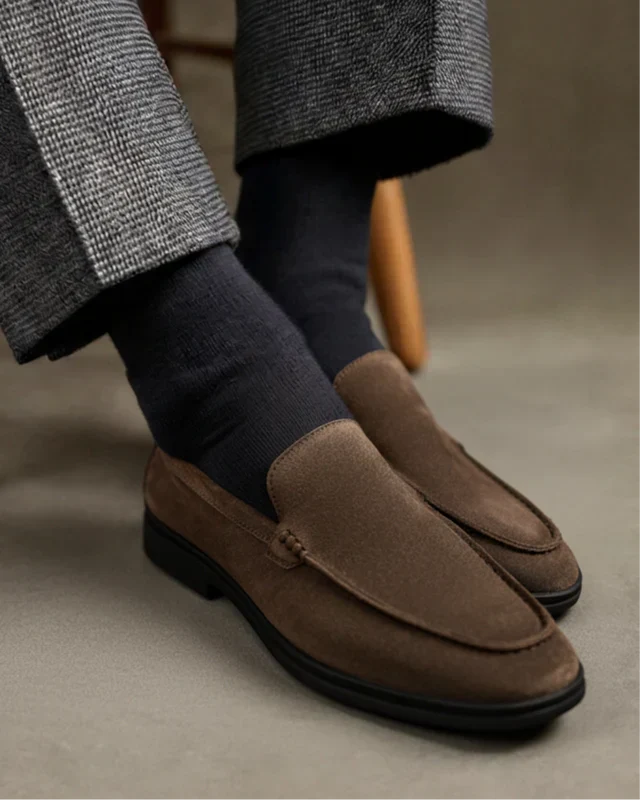 Premium Wildleder Loafers – Schwarze Sohlen